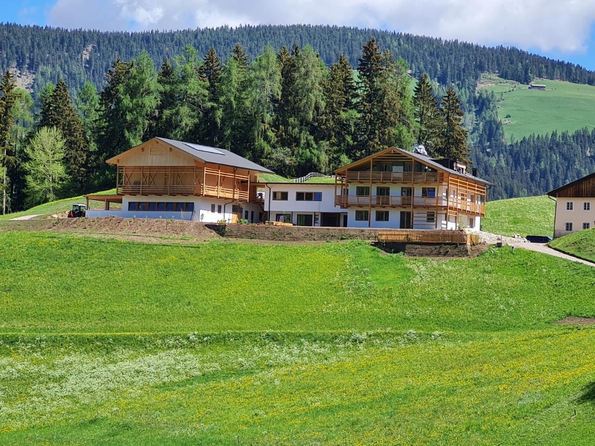 Biohof Untergroeber Appartement Braies  Buitenkant foto